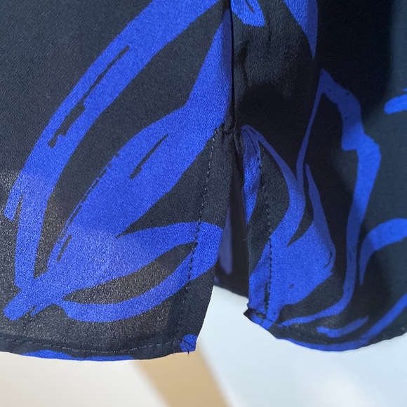 Silky blue & black blouse - Picture 5 of 8